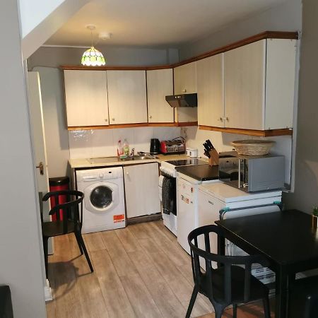 Sally 3 Apartment Голуей Екстериор снимка