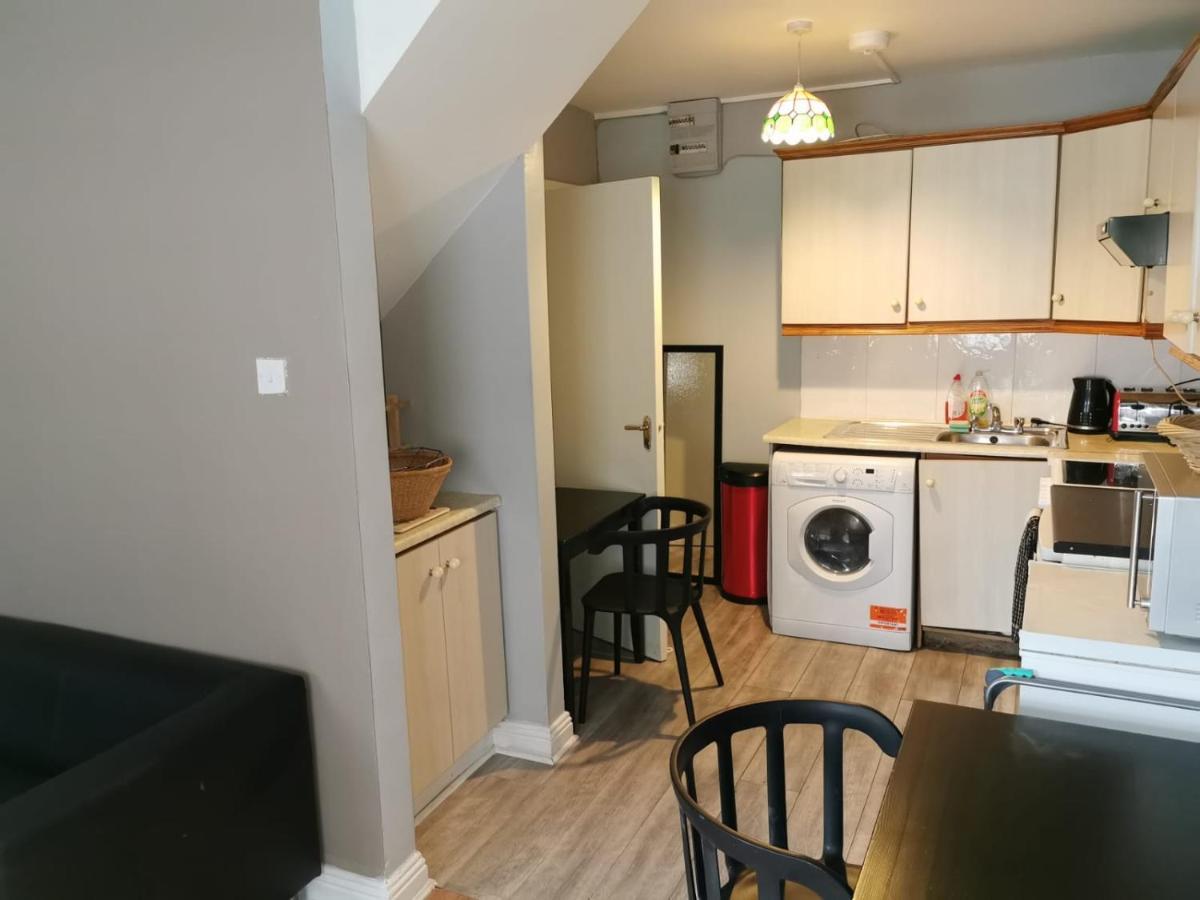 Sally 3 Apartment Голуей Екстериор снимка