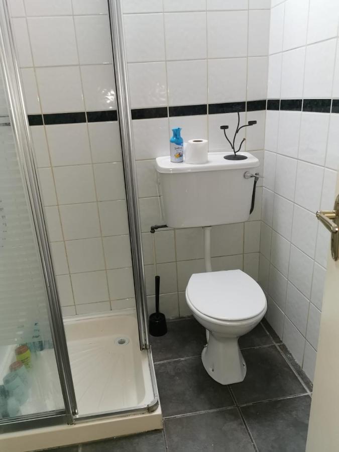 Sally 3 Apartment Голуей Екстериор снимка