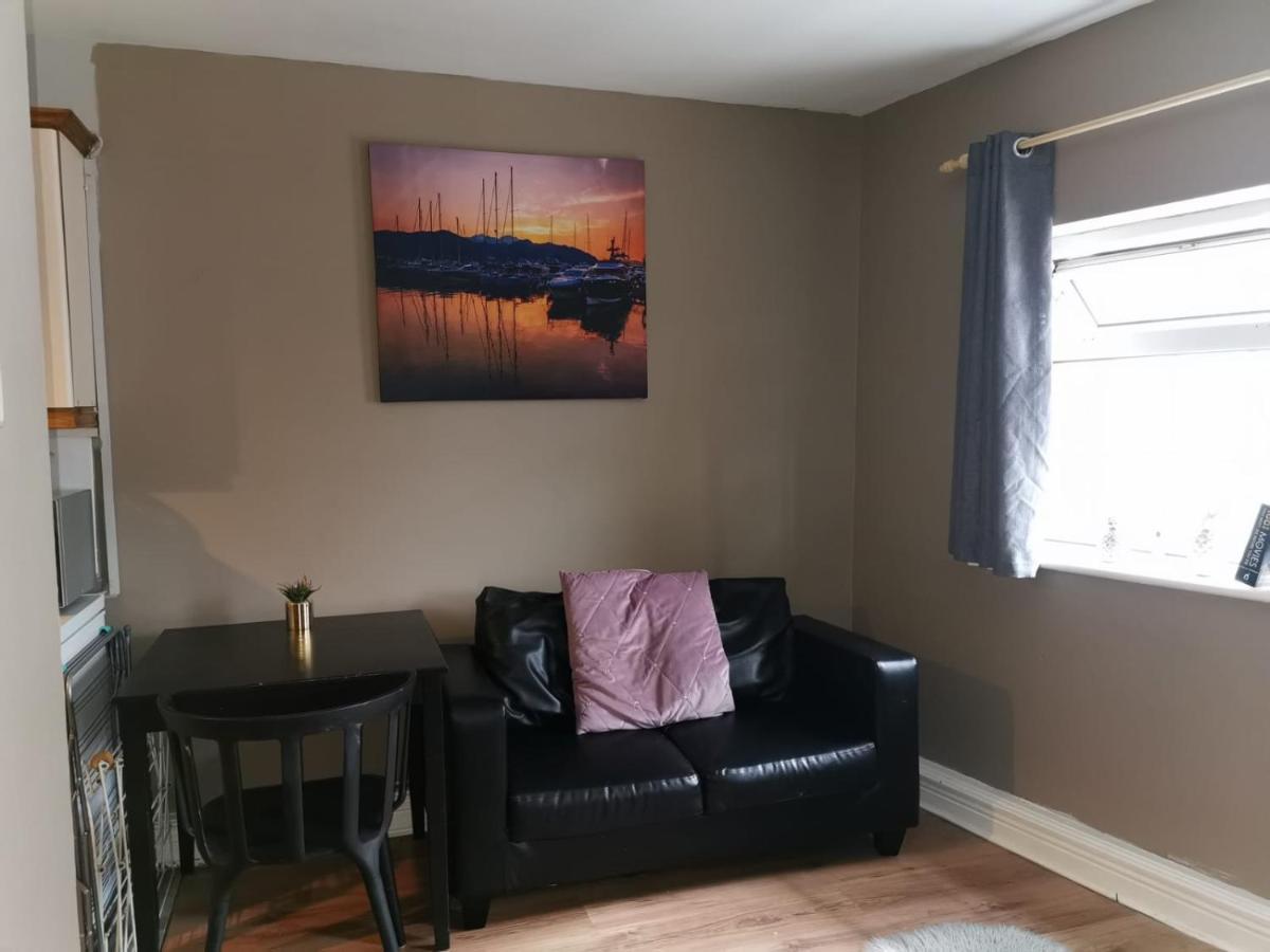 Sally 3 Apartment Голуей Екстериор снимка