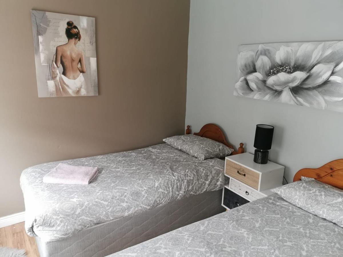 Sally 3 Apartment Голуей Екстериор снимка